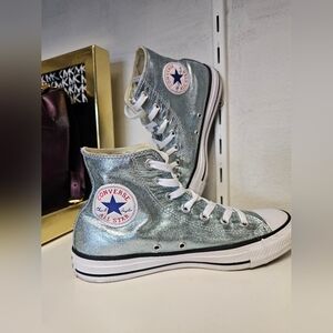 Sneakers Converse metallic Gray Chuck Taylors size 6 men’s 8 women’s